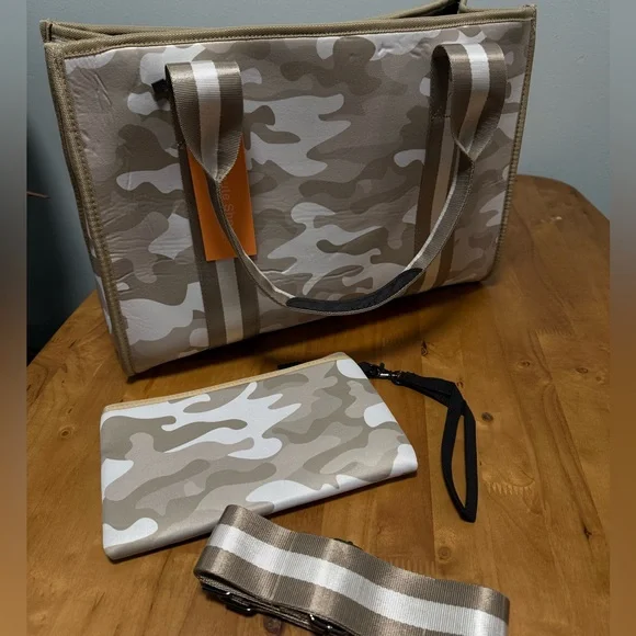 NWT Haute Shore Island Tote in the “Sahara” color pattern - Picture 2 of 6